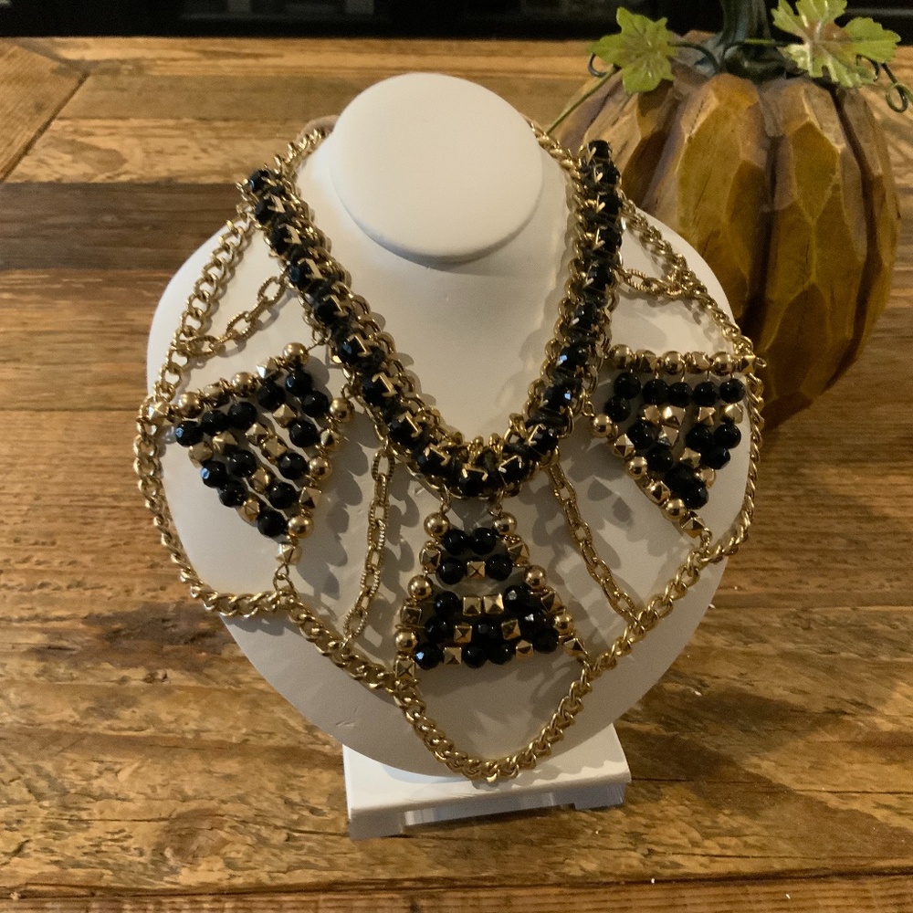 Bib necklace